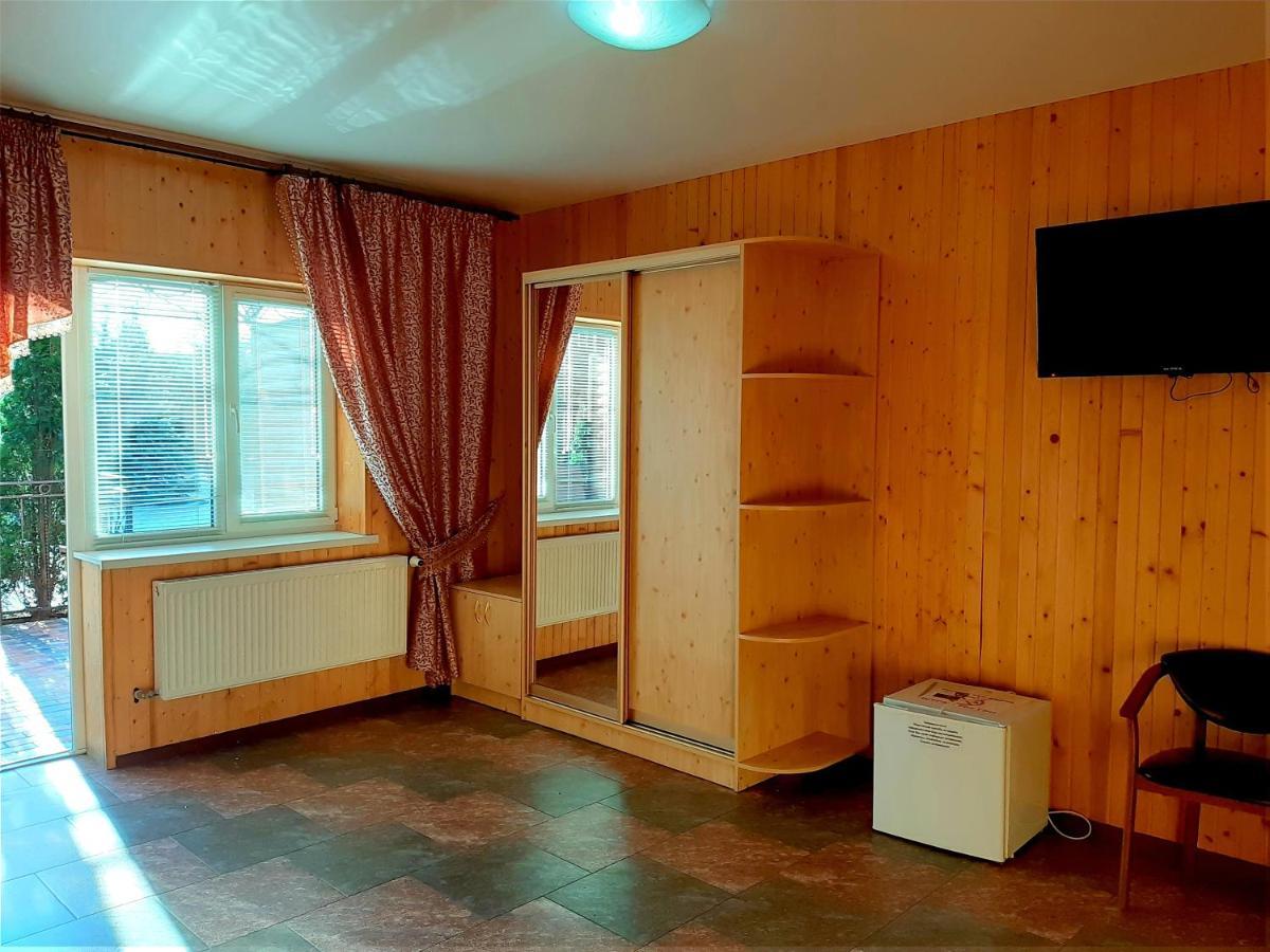 Hotel Заміський Комплекс Grand Prix Tsyurupynsk Exterior foto