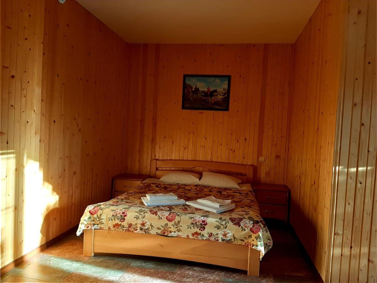 Hotel Заміський Комплекс Grand Prix Tsyurupynsk Exterior foto