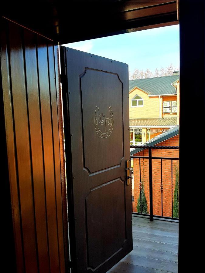 Hotel Заміський Комплекс Grand Prix Tsyurupynsk Exterior foto
